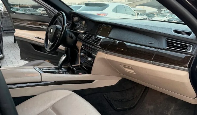 
								 بي ام دابيليو – BMW i740 ممتلئ									