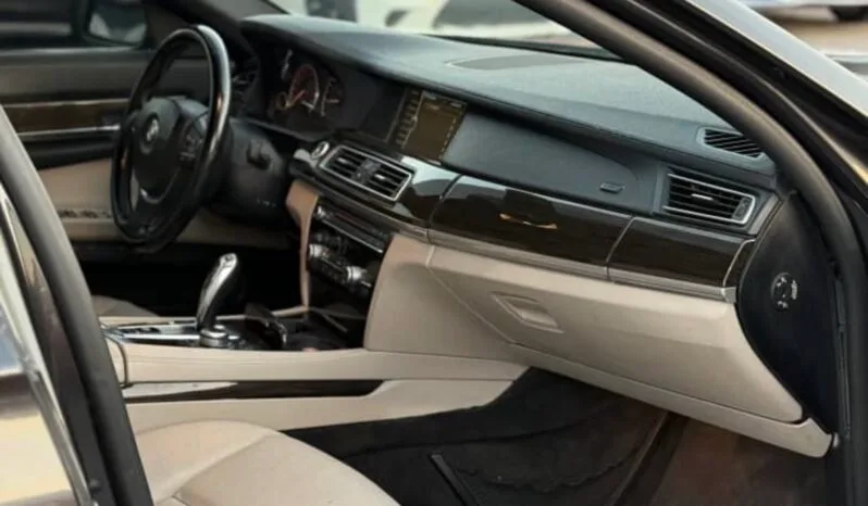 
								 بي ام دابيليو – BMW i740 ممتلئ									