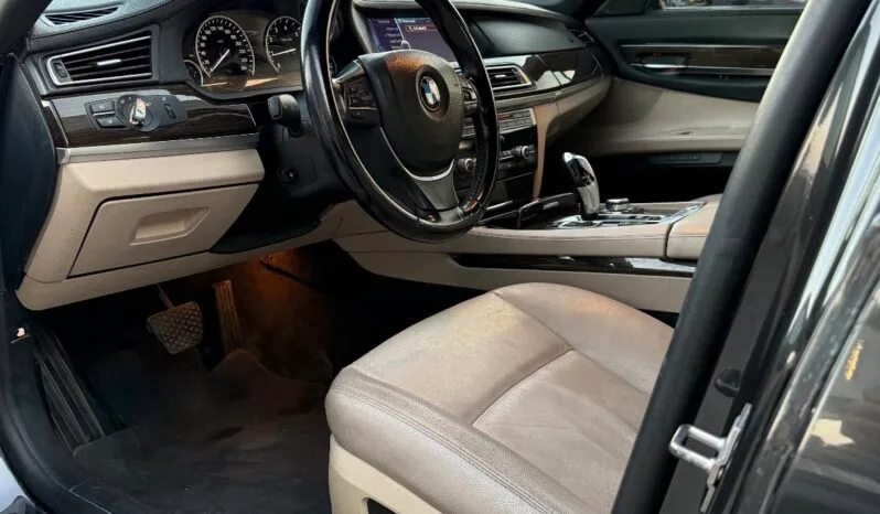 
								 بي ام دابيليو – BMW i740 ممتلئ									