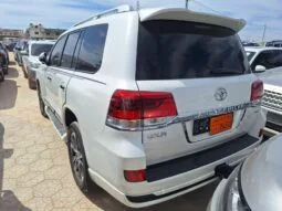 
										 مستعمل تويوتا – Toyota لاند كروزر – Land Cruiser ممتلئ									