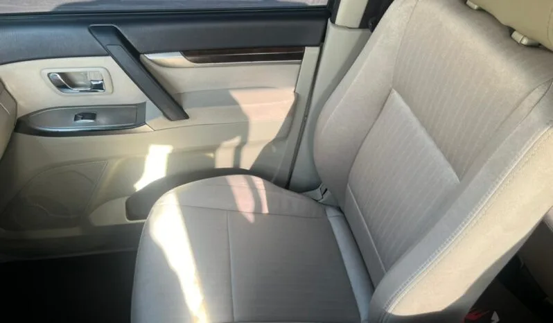 
								 ميتسوبيشي – Mitsubishi Pajero ممتلئ									
