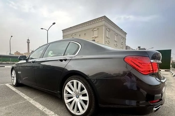 
								 بي ام دابيليو – BMW 750 ممتلئ									