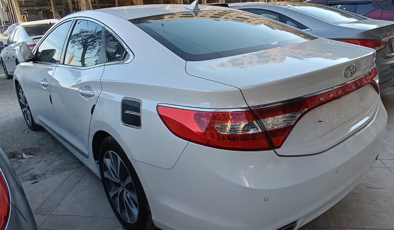 
								 هيونداي – Hyundai ازيرا – Azera ممتلئ									