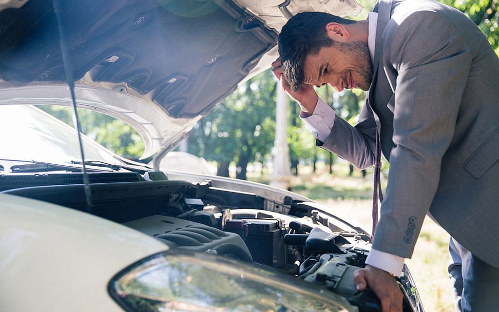 أسباب رائحة البنزين داخل السيارة