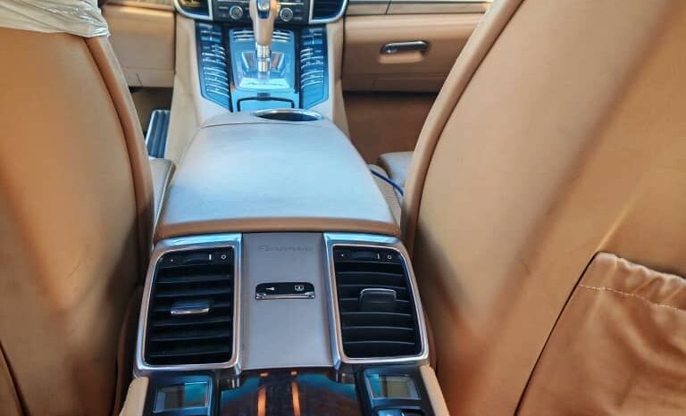 
								 بورش – Porsche باناميرا – Panamera ممتلئ									