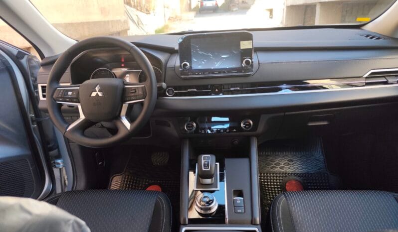 
								 ميتسوبيشي – Mitsubishi Outlander ممتلئ									