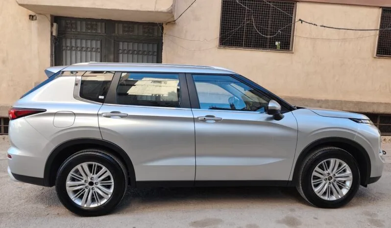 
								 ميتسوبيشي – Mitsubishi Outlander ممتلئ									