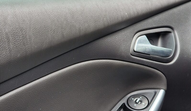 
								 فورد – Ford فوكس – Focus ممتلئ									