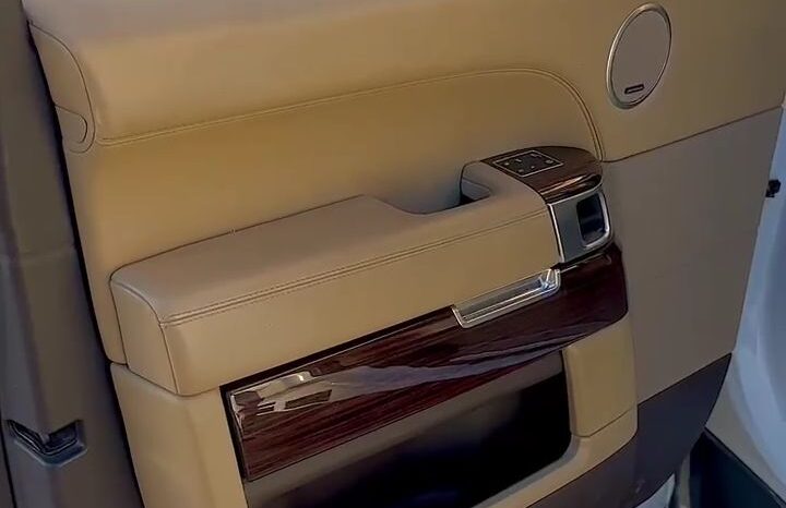 
								 لاند روفر – Land Rover فوغ – Range Rover Vogue ممتلئ									