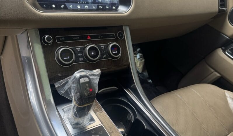
								 لاند روفر – Land Rover سبورت – Range Rover Sport ممتلئ									