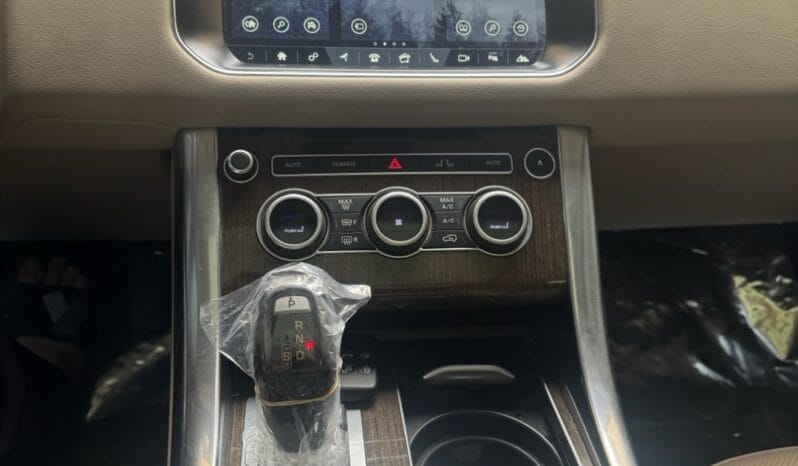 
								 لاند روفر – Land Rover سبورت – Range Rover Sport ممتلئ									