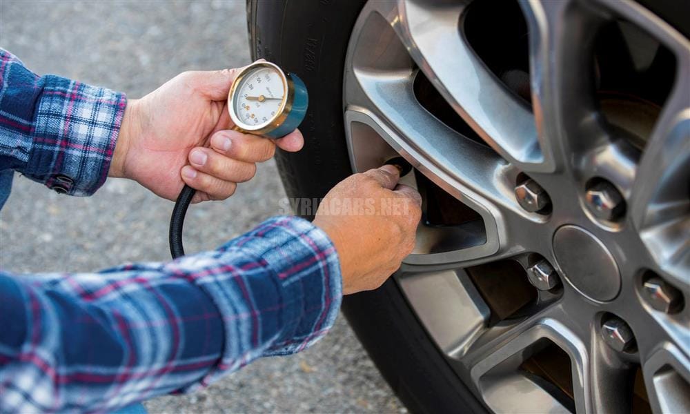 علامات انخفاض ضغط الإطارات