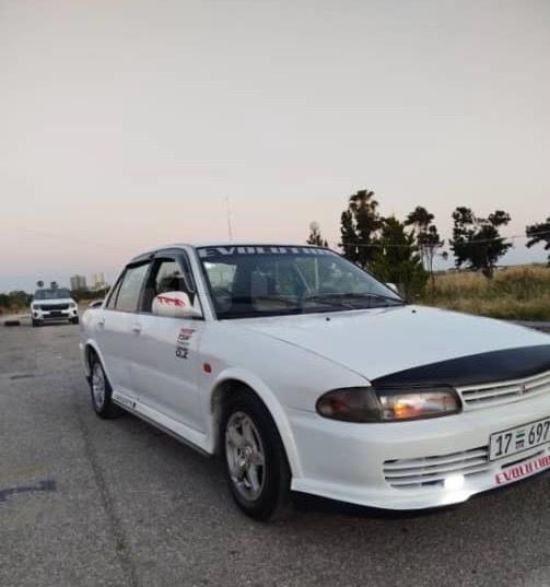 ميتسوبيشي لانسر 1993