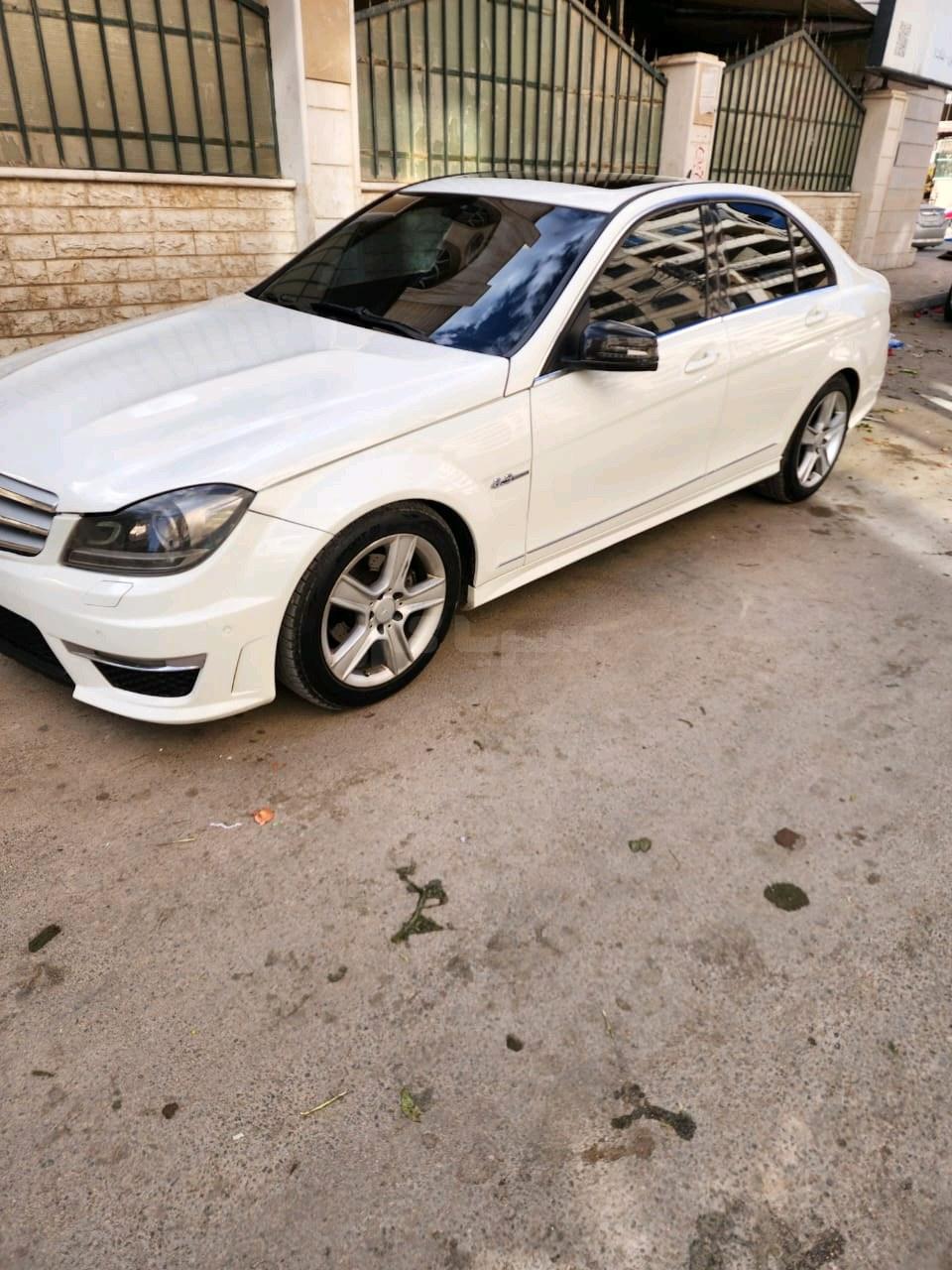 مرسيدس بينز 300 2011
