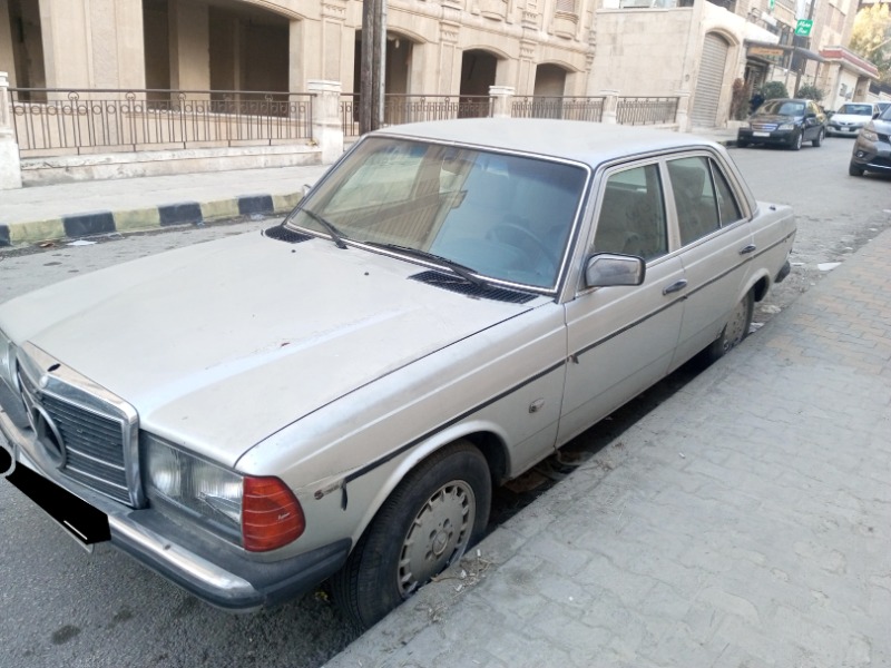 1982  مستعمل مرسيدس بينز – Mercedes benz E200