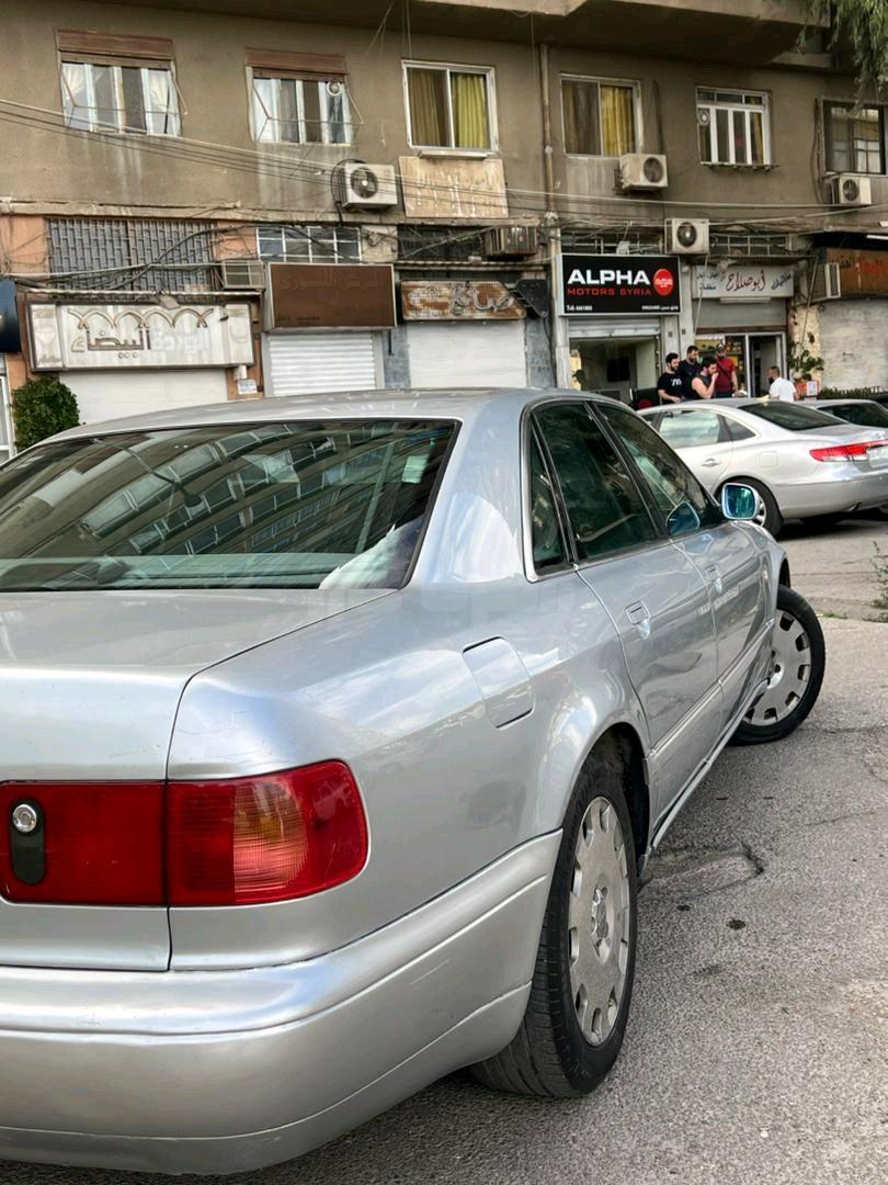 اودي A8 1998
