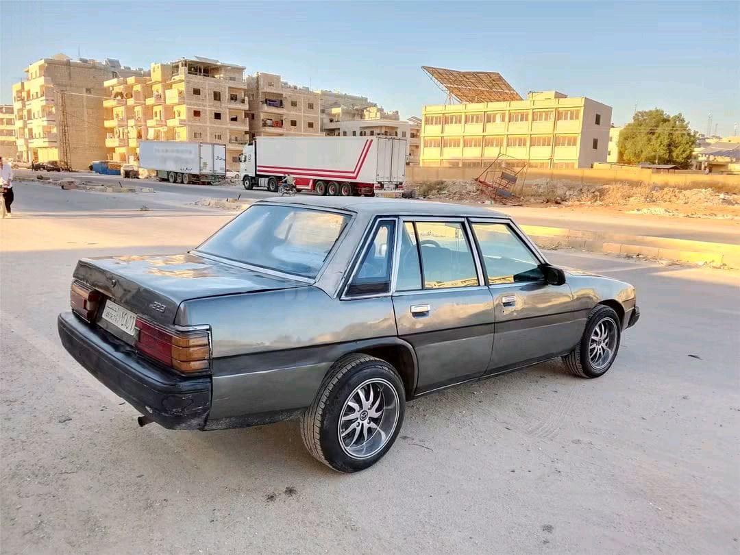 مازدا 929 1983
