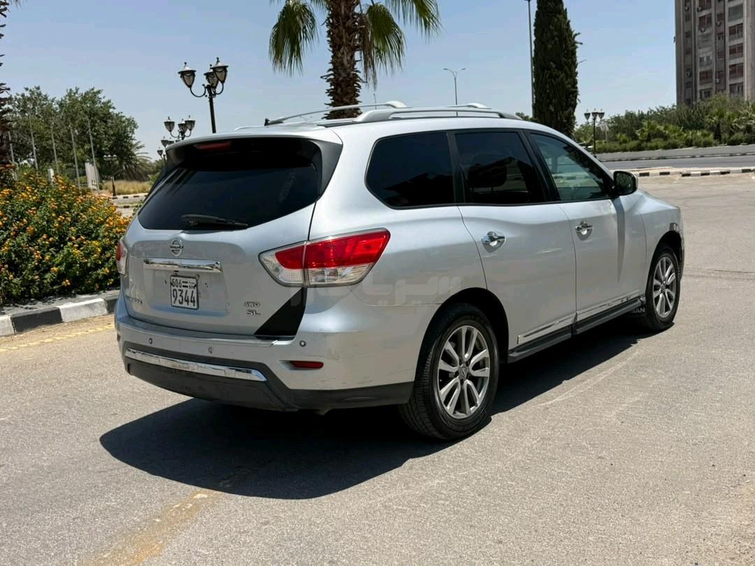 نيسان باثفايندر 2012