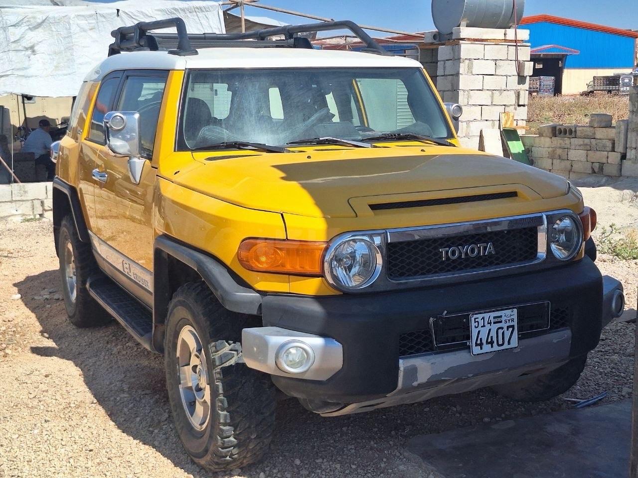 تويوتا FJ 2015