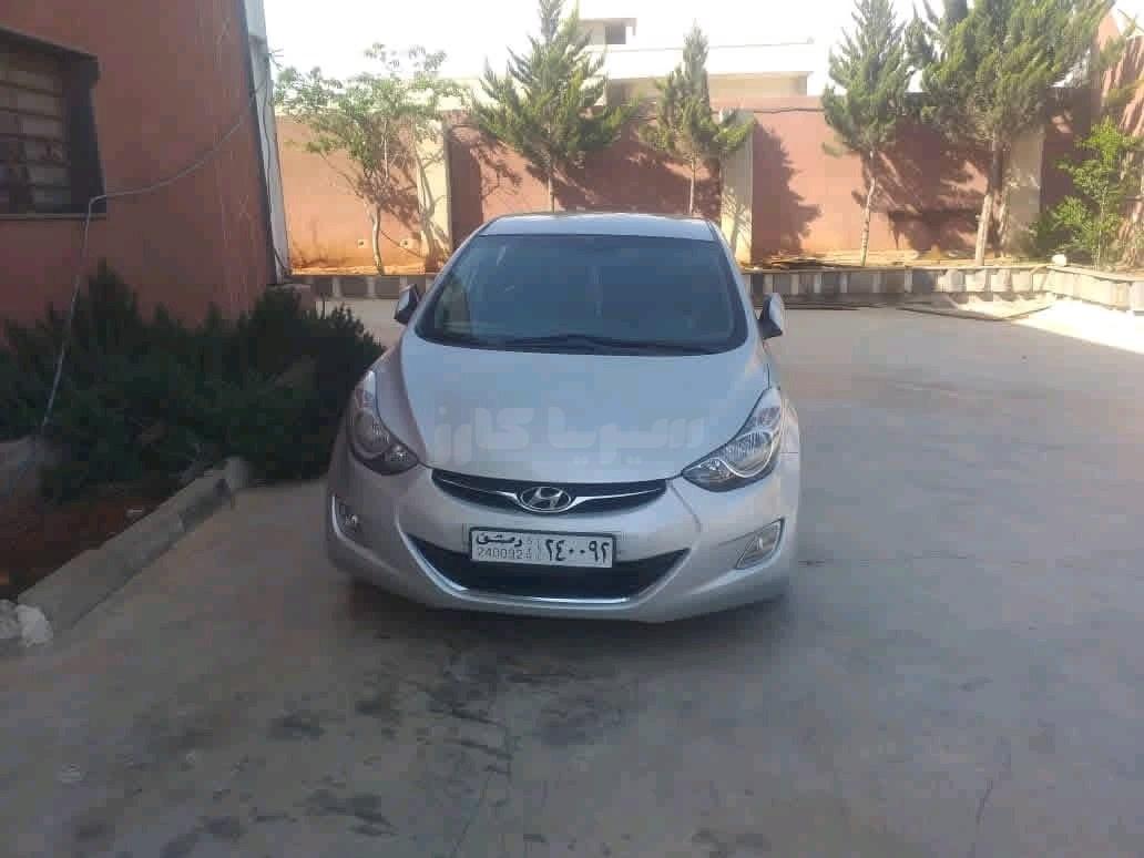هيونداي الينترا 2011