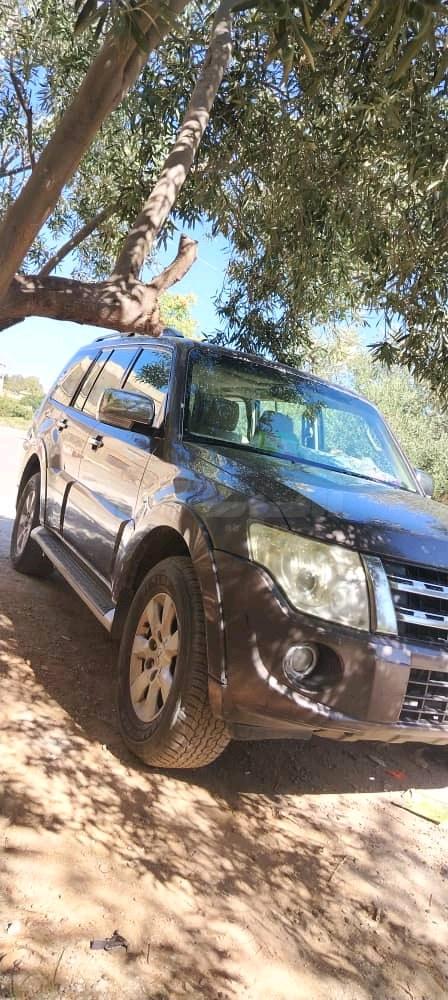 ميتسوبيشي Pajero 2012