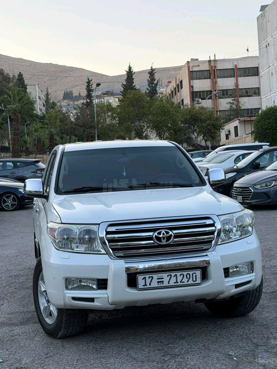 تويوتا لاند كروزر 2011