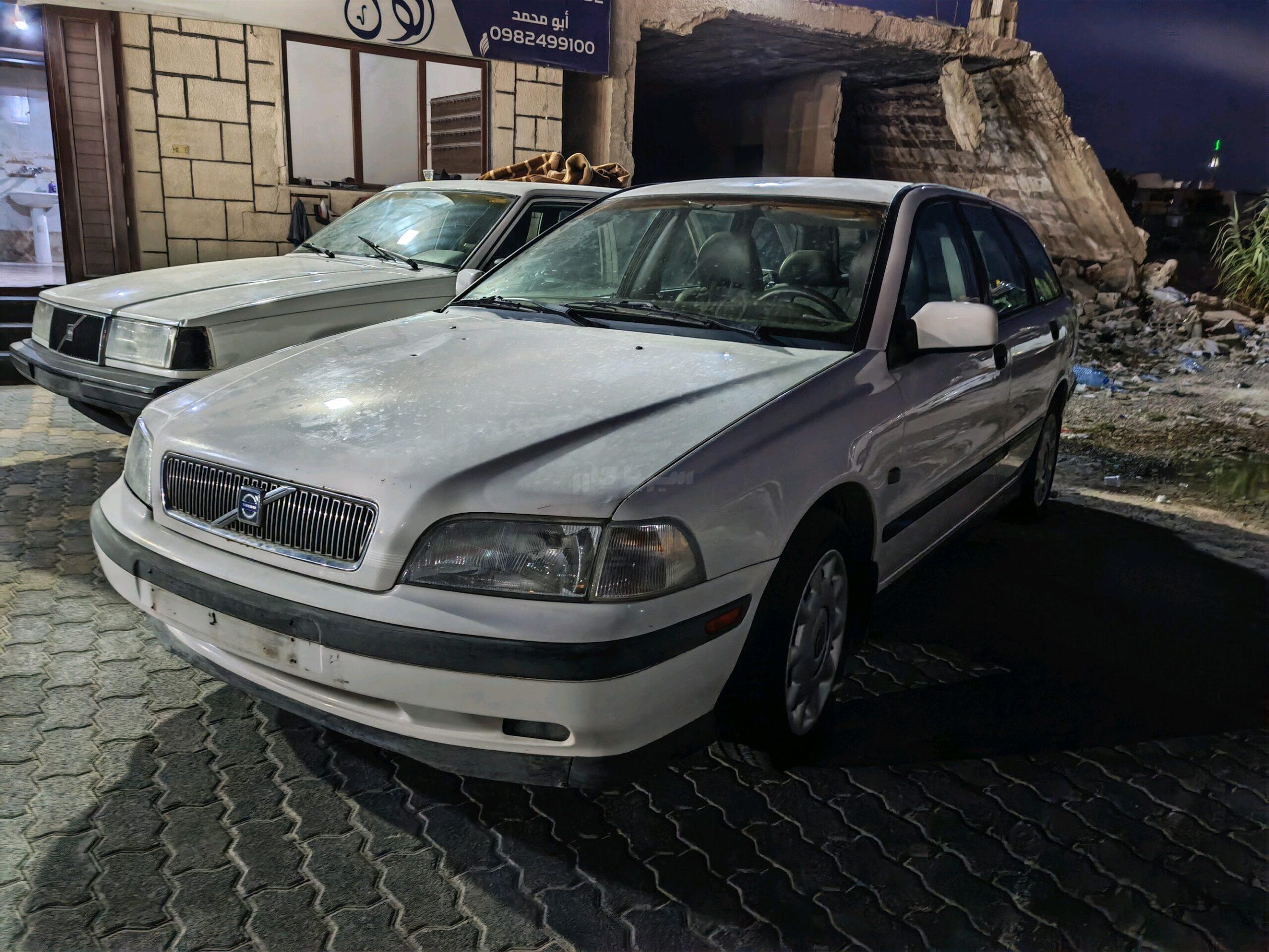 فولفو - Volvo V40