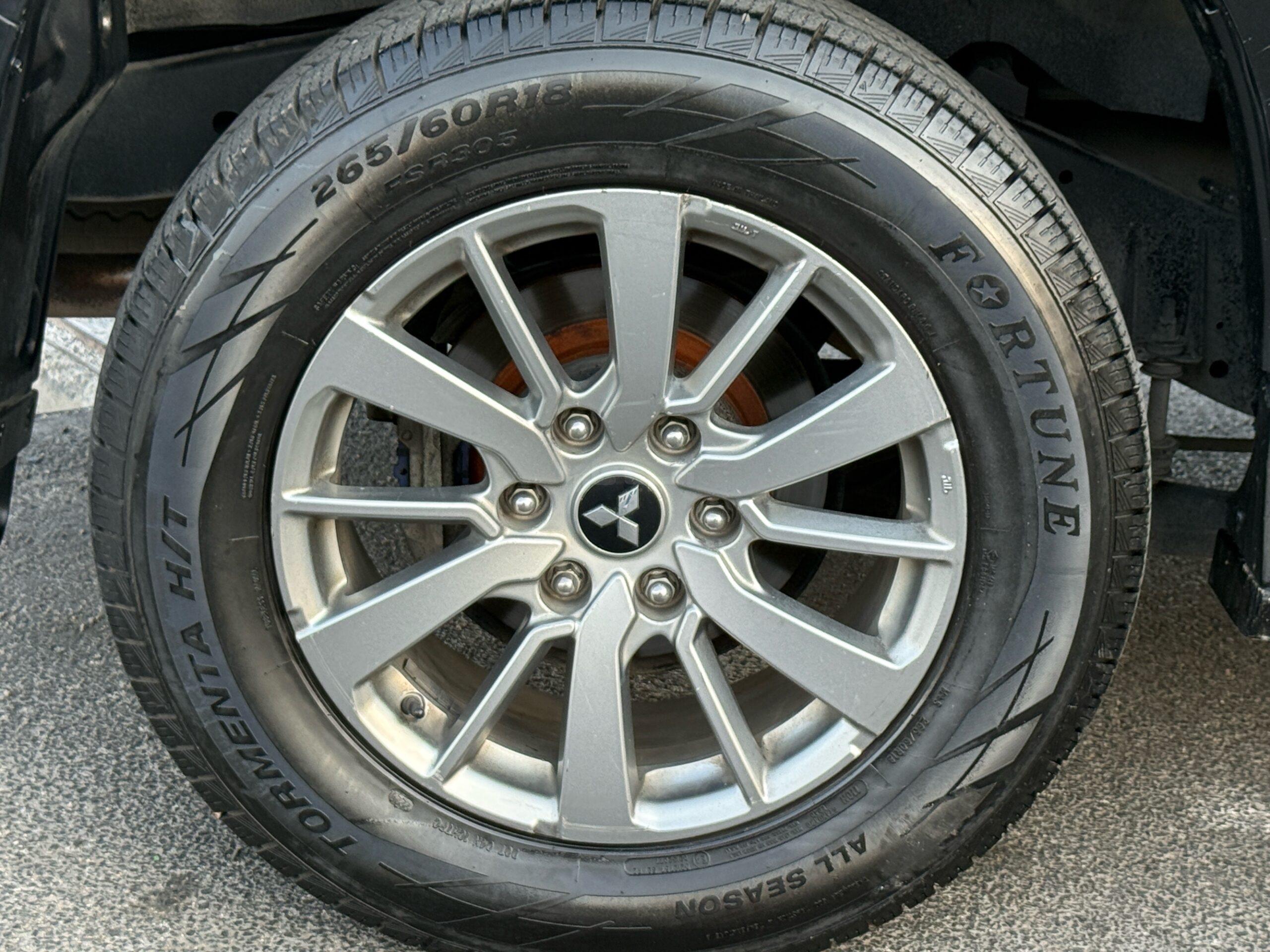 ميتسوبيشي - Mitsubishi Montero, photo 6