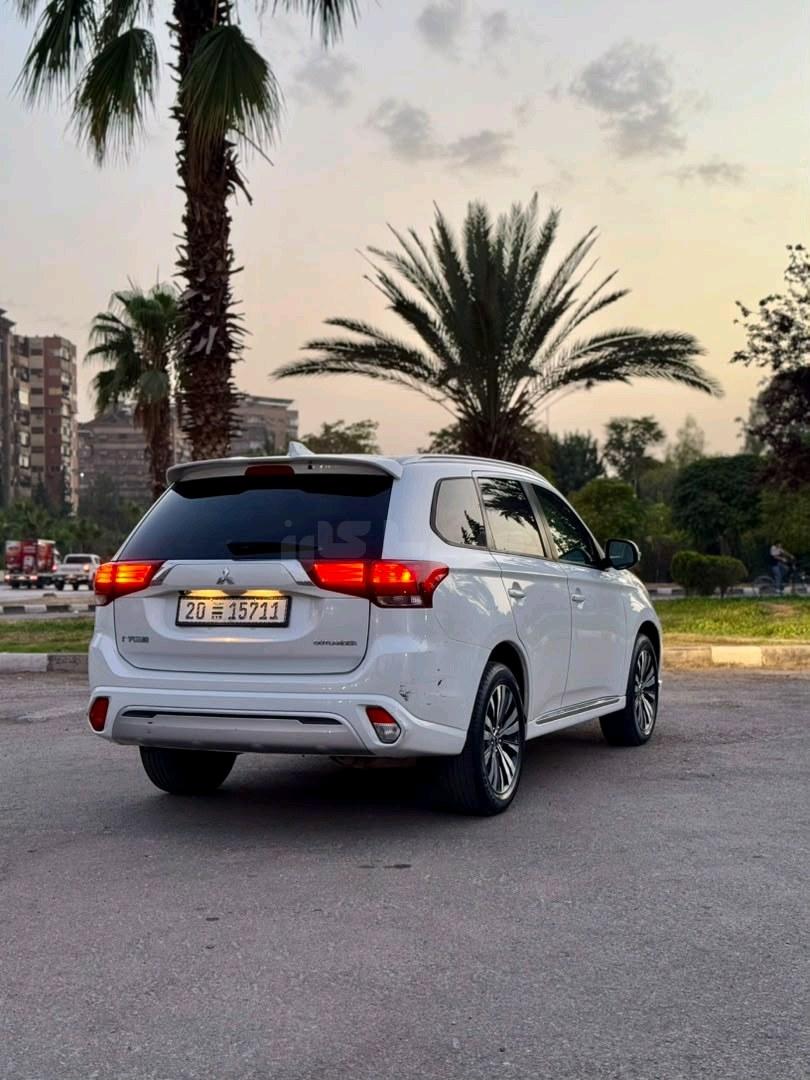 ميتسوبيشي - Mitsubishi Outlander, photo 2